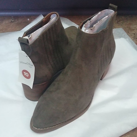 Universal Thread Brown Briar Blocked 2" Heel Boots, size 10 - Picture 4 of 6